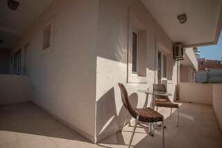 Апартаменты Mandir apartments - Center Будва Номер-студио с террасой-2