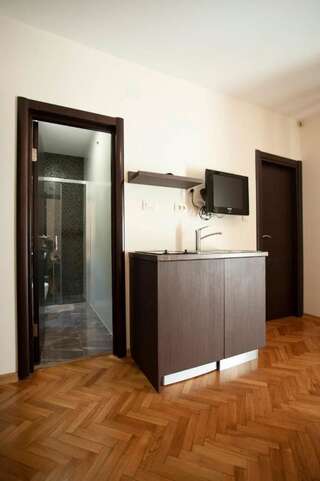 Апартаменты Mandir apartments - Center Будва Номер-студио с террасой-5